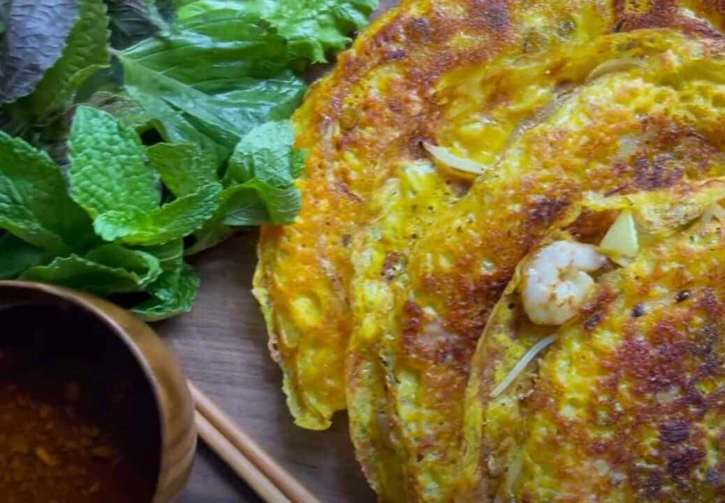 Recipe for the delicious Vietnamese dish Banh Xeo